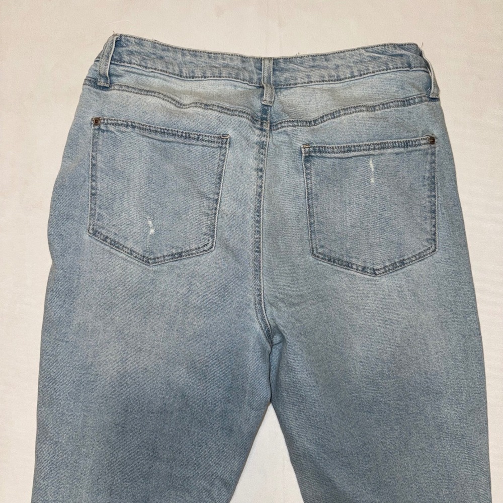 Celebrity Pink RE generation Distressed Light Wash Denim Jeans Size 11/30 Taper‎ - Picture 4 of 10